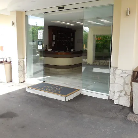 La Mela Otel Varcaturo