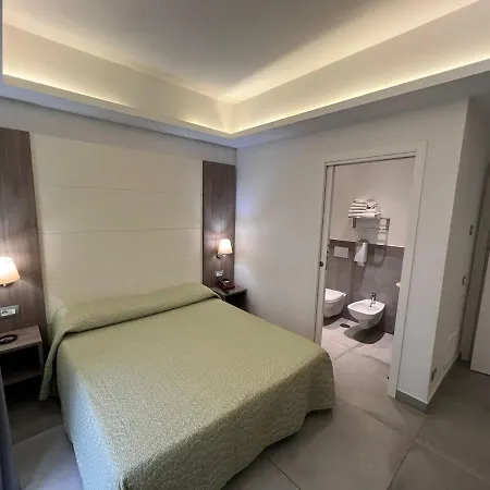 Hotell La Mela 3*