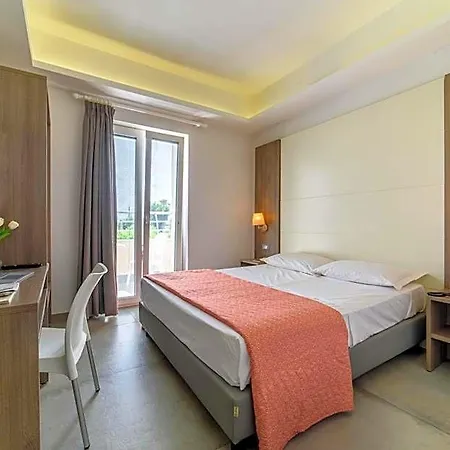 La Mela Hotel 3*